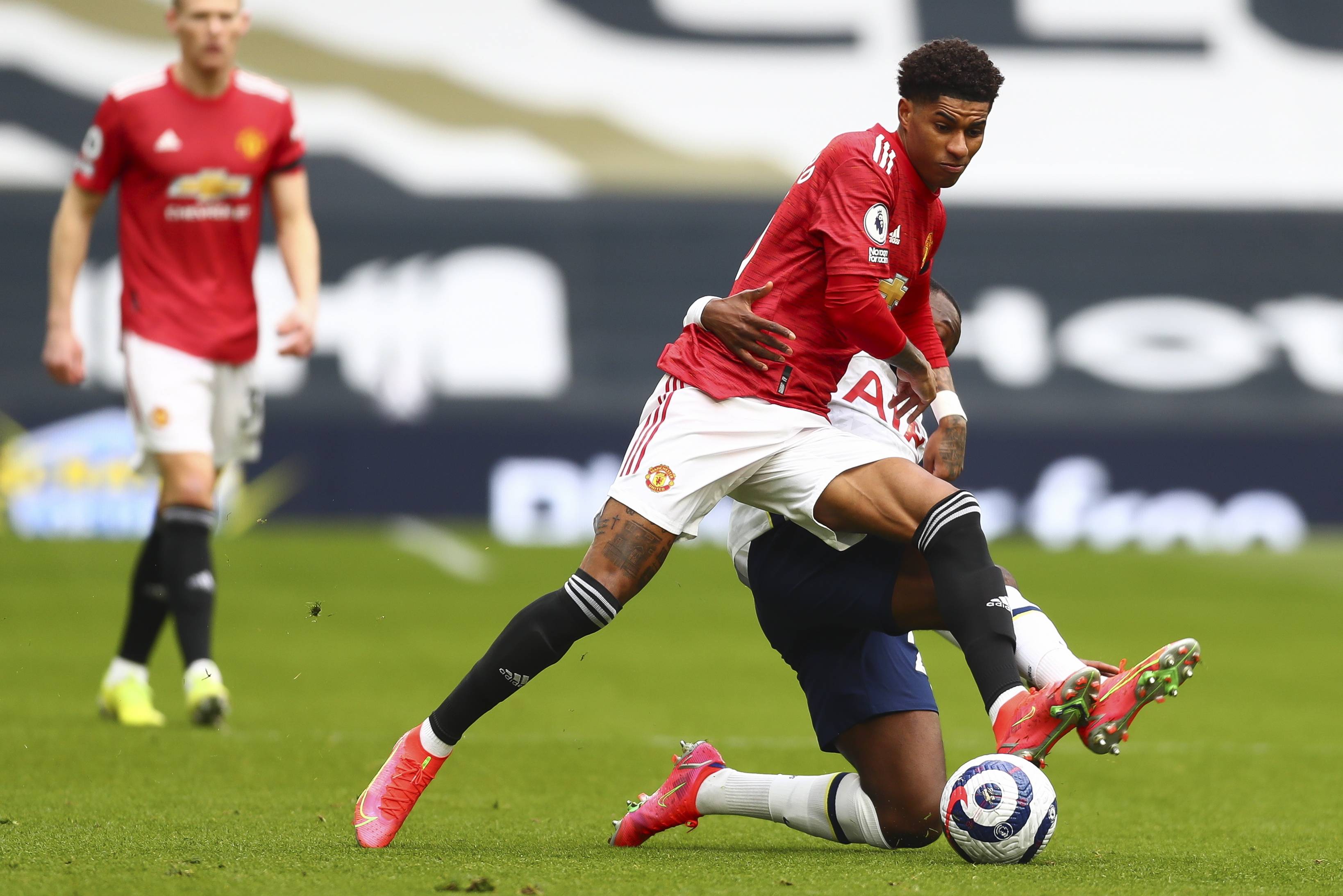 盃首回合中 盃首回合中